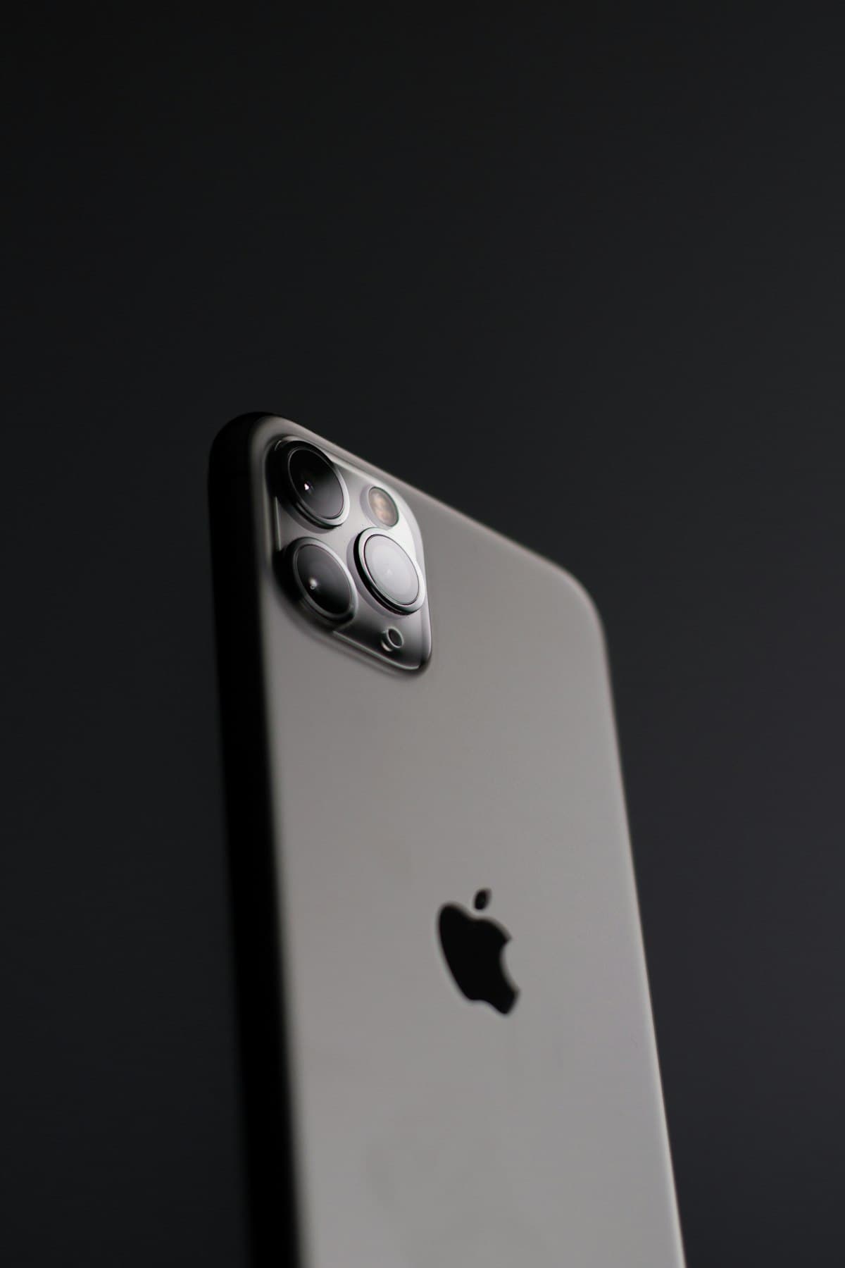 Smartphone displaying an AI virtual assistant interface representing Apple's new Siri powered by Google Gemini