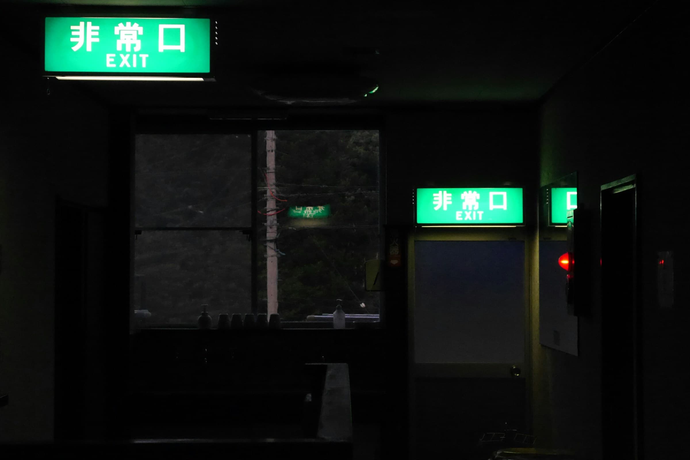 AWS CloudFront architecture diagram showing cascade failure from Route 53 DNS to dependent services like Salesforce and Claude