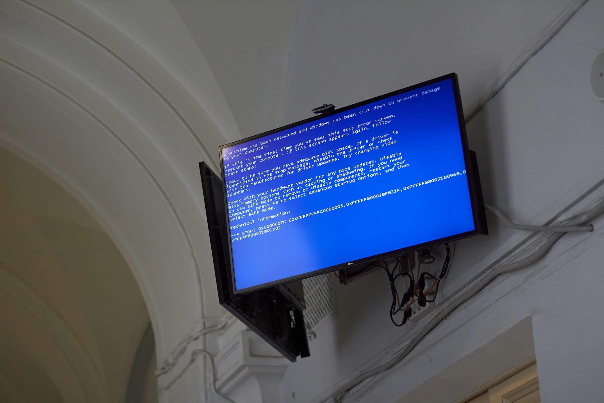 Terminal showing LocalStack 4.0 AUTH_REQUIRED error blocking CI/CD pipeline