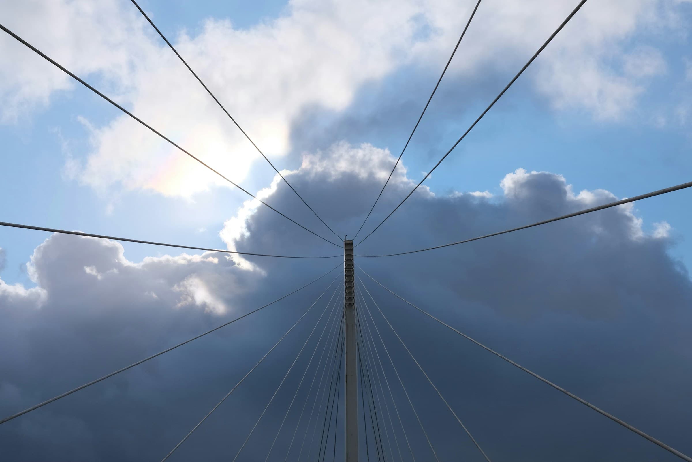 Diagrama de timeline mostrando IBM acquisition de HashiCorp, CDKTF deprecation, y Pulumi HCL launch con flechas conectando los eventos